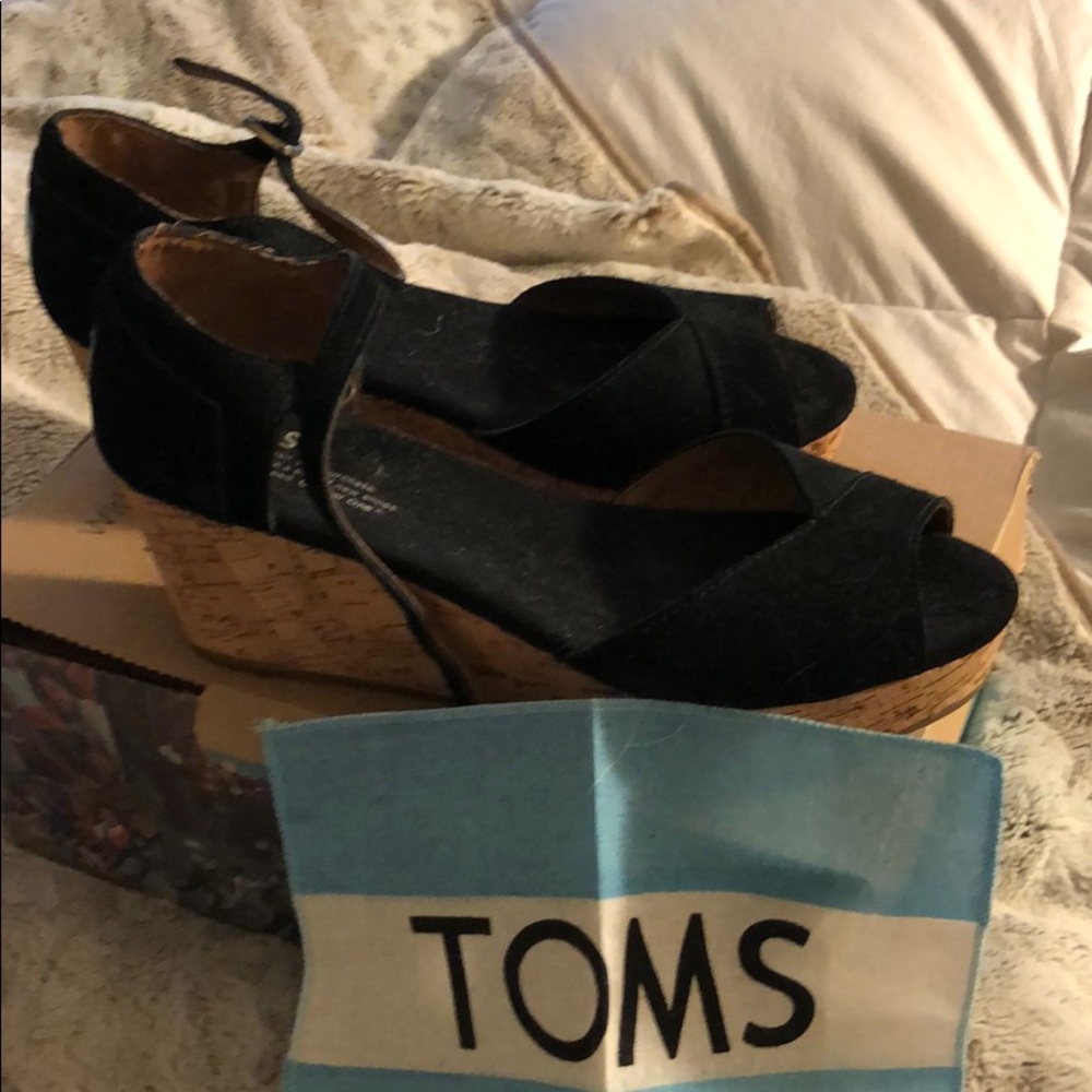 Toms black suede wedge sandals size 8.5